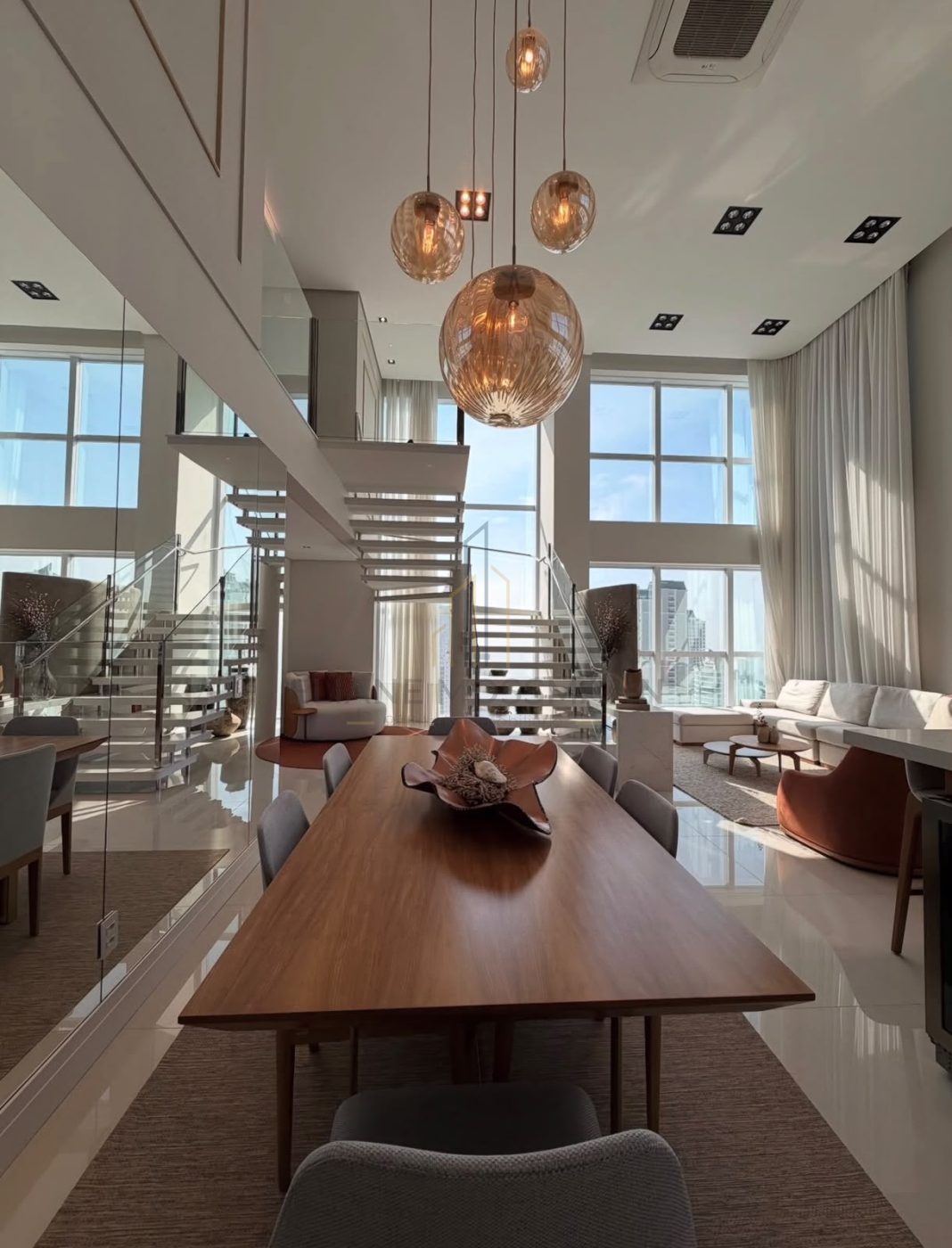 Apartamento 4 suítes para Locação Anual no bairro Centro em Balneário Camboriú